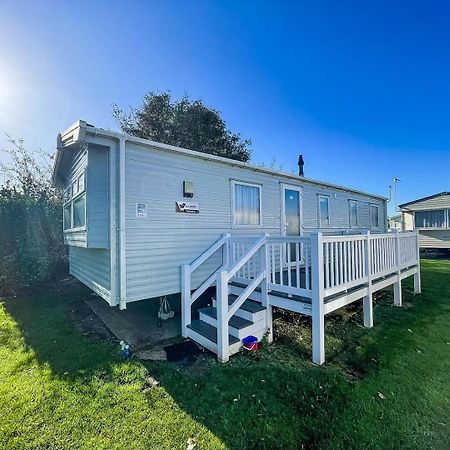 Lovely Caravan With Decking And Outside Furniture At Broadland Sands Ref 20113Bs Hopton on Sea المظهر الخارجي الصورة